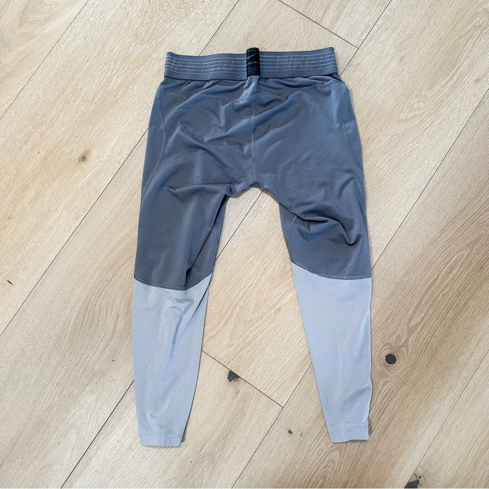🔥 NIKE Gray Athletic Leggings - Picture 5 of 5